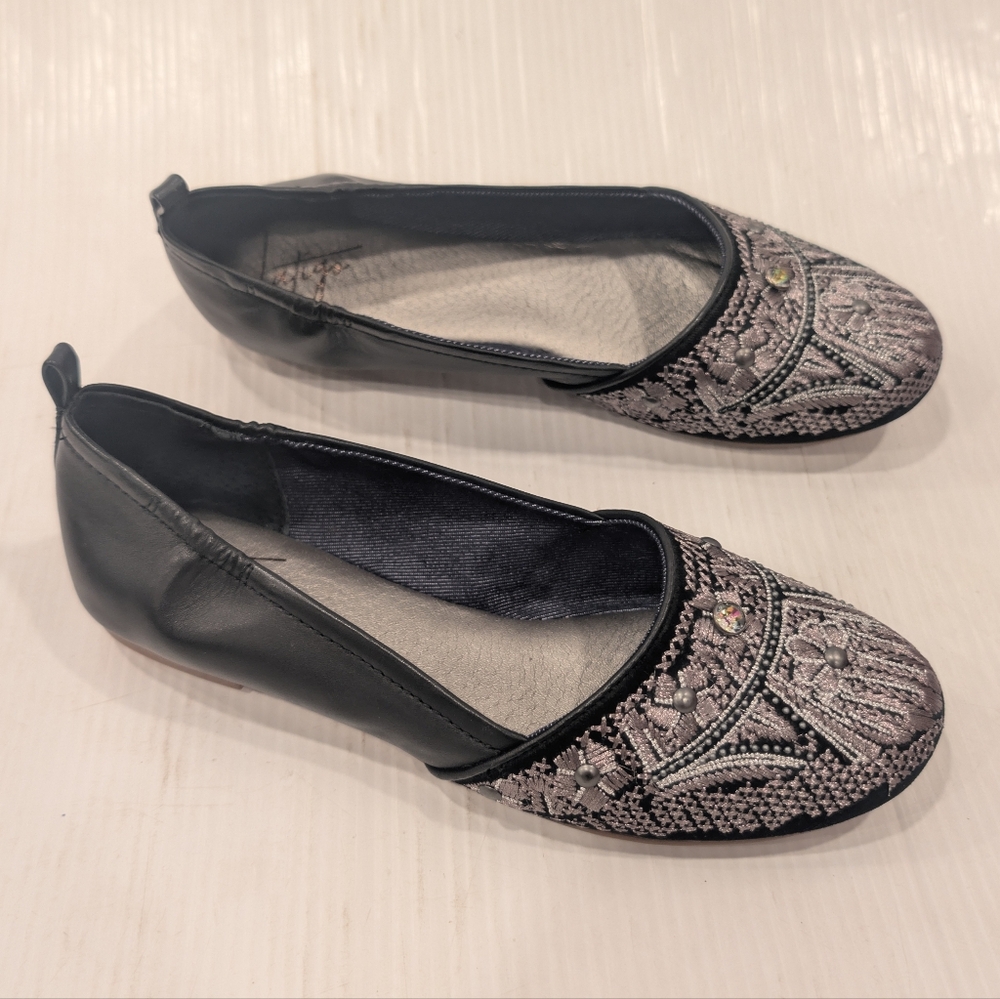 LATIGO Genvieve Women's Embroidered Jeweled Black Leather Flats Size 8.5 - Picture 10 of 11